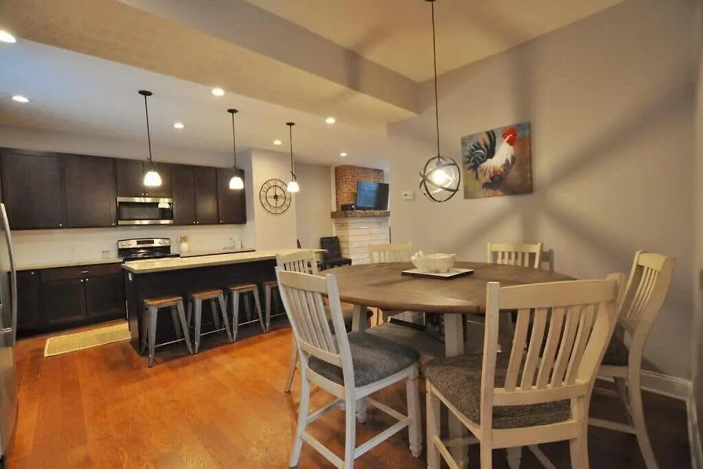Дом отдыха Housepitality - Franklinton Farmhouse- 4 Bedrooms Колумбус