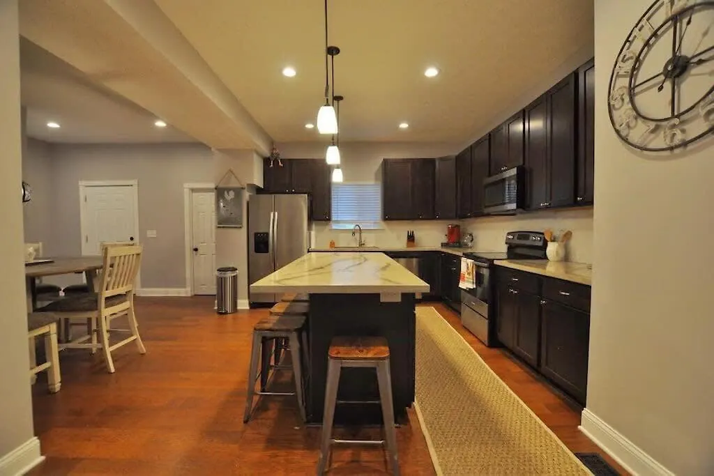 Housepitality - Franklinton Farmhouse- 4 Bedrooms Колумбус США