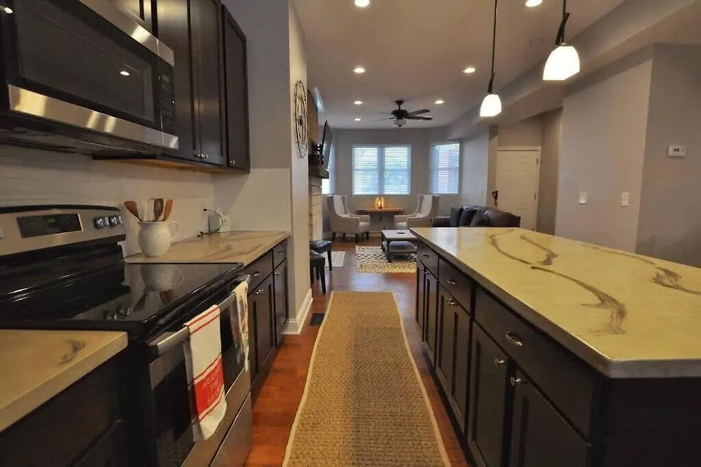 Housepitality - Franklinton Farmhouse- 4 Bedrooms Колумбус Дом отдыха