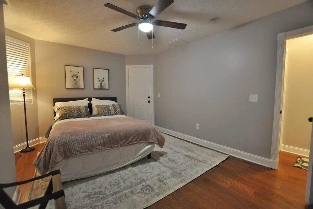 Дом отдыха Housepitality - Franklinton Farmhouse- 4 Bedrooms Колумбус США