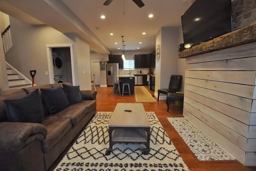 Housepitality - Franklinton Farmhouse- 4 Bedrooms Колумбус Дом отдыха
