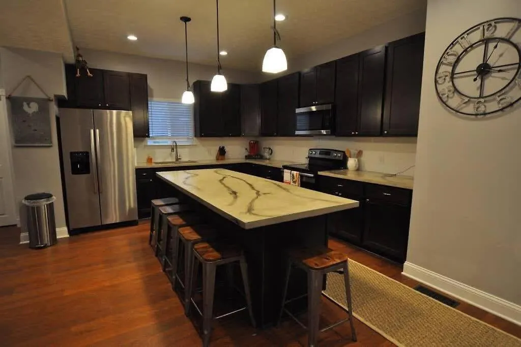 Housepitality - Franklinton Farmhouse- 4 Bedrooms Колумбус